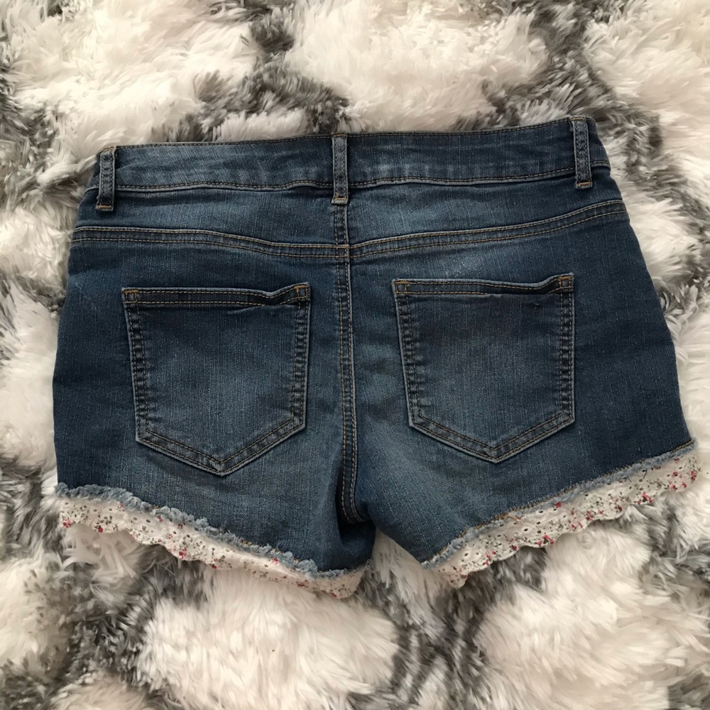 🌹Jean Shorts🌹 - Picture 2 of 4